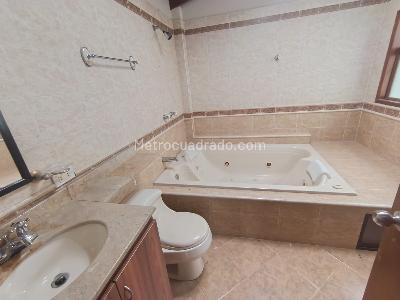 Apartamento de 3 alcobas en arriendo en Santa Monica, Medellín, 140 m² · foto 18 de 20