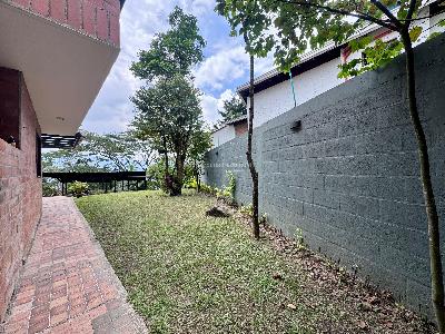 Casa de 4 alcobas en arriendo en Loma El Atravesado, Envigado, 300 m² · foto 11 de 20