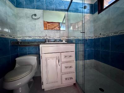Casa de 4 alcobas en arriendo en Loma El Atravesado, Envigado, 300 m² · foto 13 de 20