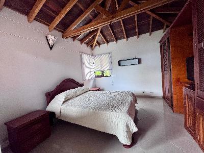 Casa de 4 alcobas en arriendo en Loma El Atravesado, Envigado, 300 m² · foto 16 de 20
