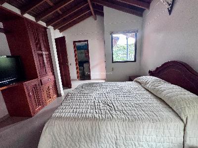 Casa de 4 alcobas en arriendo en Loma El Atravesado, Envigado, 300 m² · foto 17 de 20