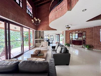 Casa de 4 alcobas en arriendo en Loma El Atravesado, Envigado, 300 m² · foto 3 de 20