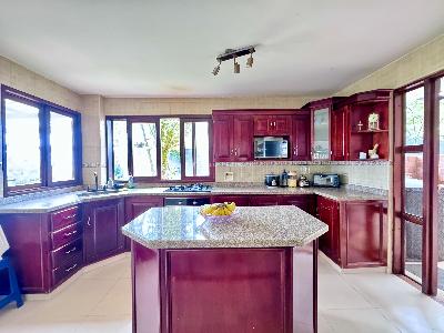 Casa de 4 alcobas en arriendo en Loma El Atravesado, Envigado, 300 m² · foto 5 de 20