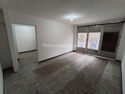 Casa de 4 alcobas en arriendo en Calasanz, Medellín, 245 m² · foto 3 de 20