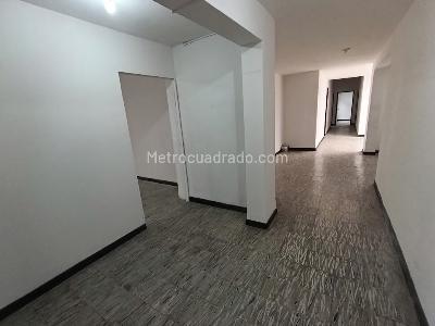 Casa de 4 alcobas en arriendo en Calasanz, Medellín, 245 m² · foto 4 de 20