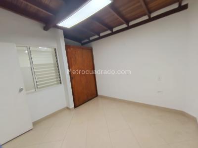 Casa de 5 alcobas en arriendo en Suramericana, Medellín, 180 m² · foto 16 de 20