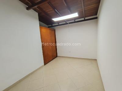 Casa de 5 alcobas en arriendo en Suramericana, Medellín, 180 m² · foto 8 de 20