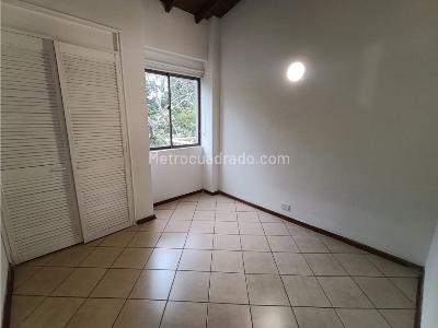 Apartamento de 4 alcobas en venta en Calasanz Parte Baja, Medellín, 77 m² · foto 10 de 19