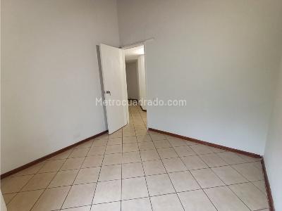 Apartamento de 4 alcobas en venta en Calasanz Parte Baja, Medellín, 77 m² · foto 11 de 19