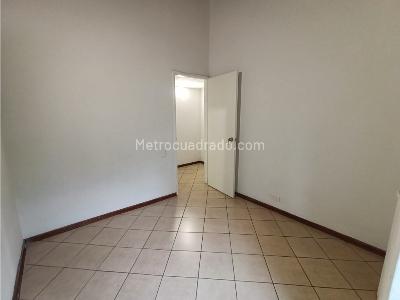 Apartamento de 4 alcobas en venta en Calasanz Parte Baja, Medellín, 77 m² · foto 12 de 19