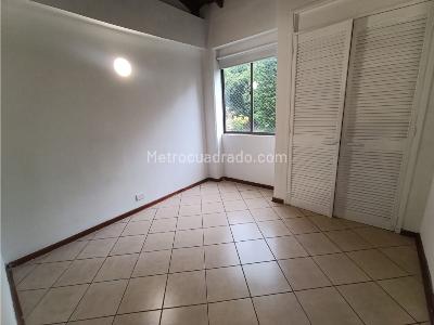 Apartamento de 4 alcobas en venta en Calasanz Parte Baja, Medellín, 77 m² · foto 13 de 19