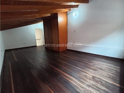 Apartamento de 4 alcobas en venta en Calasanz Parte Baja, Medellín, 77 m² · foto 6 de 19