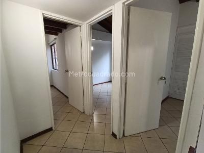 Apartamento de 4 alcobas en venta en Calasanz Parte Baja, Medellín, 77 m² · foto 9 de 19