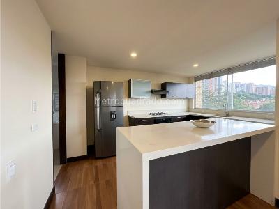 Apartamento de 2 alcobas en venta en La Florida, Medellín, 131 m² · foto 6 de 14