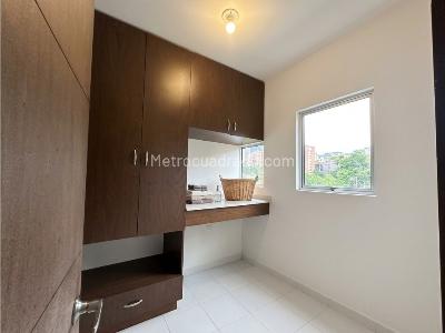 Apartamento de 2 alcobas en venta en La Florida, Medellín, 131 m² · foto 13 de 14