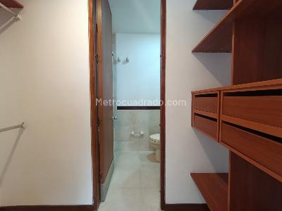 Apartamento de 3 alcobas en arriendo en Castropol, Medellín, 82 m² · foto 12 de 14