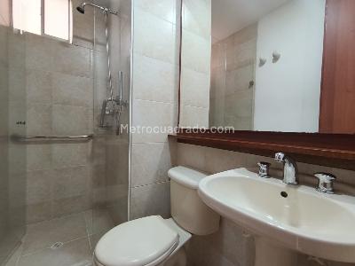 Apartamento de 3 alcobas en arriendo en Castropol, Medellín, 82 m² · foto 5 de 14