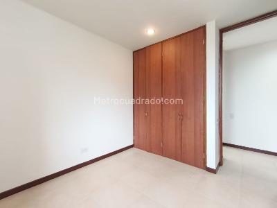 Apartamento de 3 alcobas en arriendo en Castropol, Medellín, 82 m² · foto 9 de 14