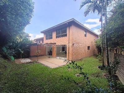 Casa de 3 alcobas en arriendo en Loma El Atravesado, Envigado, 212 m² · foto 2 de 20