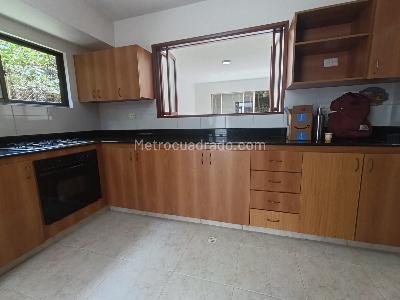 Casa de 3 alcobas en arriendo en Loma El Atravesado, Envigado, 212 m² · foto 3 de 20