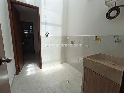 Casa de 3 alcobas en arriendo en Loma El Atravesado, Envigado, 212 m² · foto 6 de 20