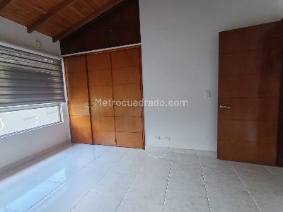 Casa de 3 alcobas en arriendo en Loma El Atravesado, Envigado, 212 m² · foto 12 de 20