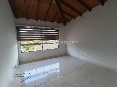 Casa de 3 alcobas en arriendo en Loma El Atravesado, Envigado, 212 m² · foto 14 de 20