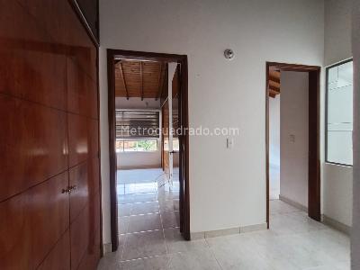 Casa de 3 alcobas en arriendo en Loma El Atravesado, Envigado, 212 m² · foto 15 de 20