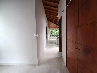 Casa de 3 alcobas en arriendo en Loma El Atravesado, Envigado, 212 m² · foto 16 de 20