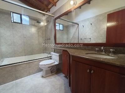 Casa de 3 alcobas en arriendo en Loma El Atravesado, Envigado, 212 m² · foto 19 de 20