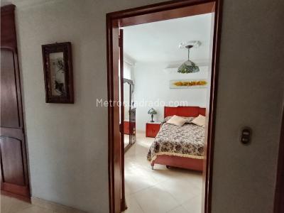 Apartamento de 3 alcobas en venta en Laureles, Medellín, 108 m² · foto 13 de 20