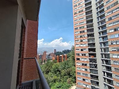 Apartamento de 2 alcobas en arriendo en Altos Del Poblado Cola Del Zorro, Medellín, 67 m² · foto 2 de 12
