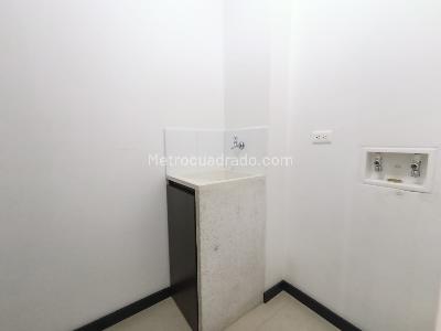Apartamento de 2 alcobas en arriendo en Altos Del Poblado Cola Del Zorro, Medellín, 67 m² · foto 4 de 12