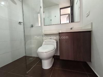 Apartamento de 2 alcobas en arriendo en Altos Del Poblado Cola Del Zorro, Medellín, 67 m² · foto 5 de 12