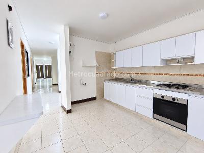 Casa de 4 alcobas en arriendo en La Floresta, Medellín, 200 m² · foto 2 de 16
