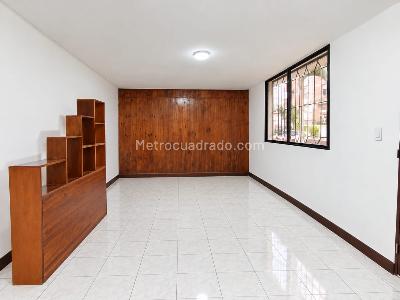 Casa de 4 alcobas en arriendo en La Floresta, Medellín, 200 m² · foto 4 de 16