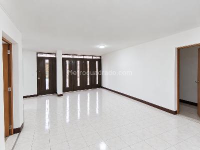 Casa de 4 alcobas en arriendo en La Floresta, Medellín, 200 m² · foto 5 de 16
