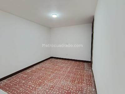 Casa de 4 alcobas en arriendo en La Floresta, Medellín, 200 m² · foto 8 de 16
