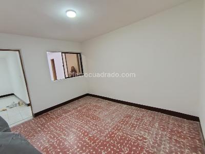 Casa de 4 alcobas en arriendo en La Floresta, Medellín, 200 m² · foto 11 de 16