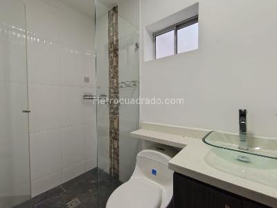 Casa de 4 alcobas en arriendo en La Floresta, Medellín, 175 m² · foto 15 de 20