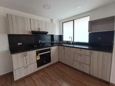 Casa de 2 alcobas en arriendo en Loma Del Escobero Envigado, Envigado, 90 m² · foto 2 de 13