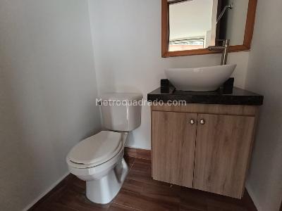 Casa de 2 alcobas en arriendo en Loma Del Escobero Envigado, Envigado, 90 m² · foto 3 de 13