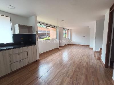 Casa de 2 alcobas en arriendo en Loma Del Escobero Envigado, Envigado, 90 m² · foto 4 de 13