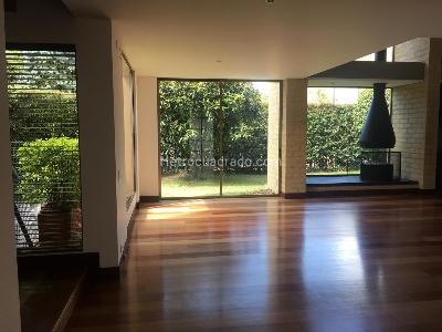 Casa de 4 alcobas en venta en San Jose De Bavaria, Bogotá, 320 m² · foto 2 de 20