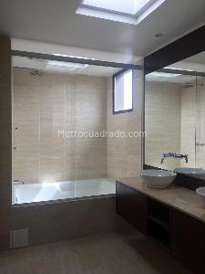 Casa de 4 alcobas en venta en San Jose De Bavaria, Bogotá, 320 m² · foto 13 de 20