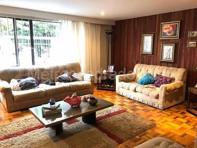 Casa de 4 alcobas en venta en Bulevar Las Villas, Bogotá, 255 m² · foto 2 de 20