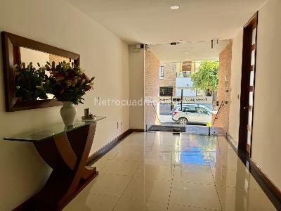 Apartamento de 2 alcobas en venta en Santa Barbara, Bogotá, 64 m² · foto 2 de 20