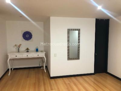 Apartamento de 2 alcobas en venta en Chapinero Alto Bosque Calderon, Bogotá, 82 m² · foto 4 de 13