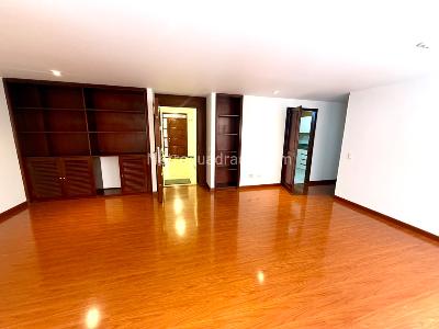 Apartamento en venta en La Carolina, Bogotá · foto 2 de 20