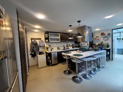 Casa de 5 alcobas en venta en Bosque De Gratamira, Bogotá, 191 m² · foto 2 de 19